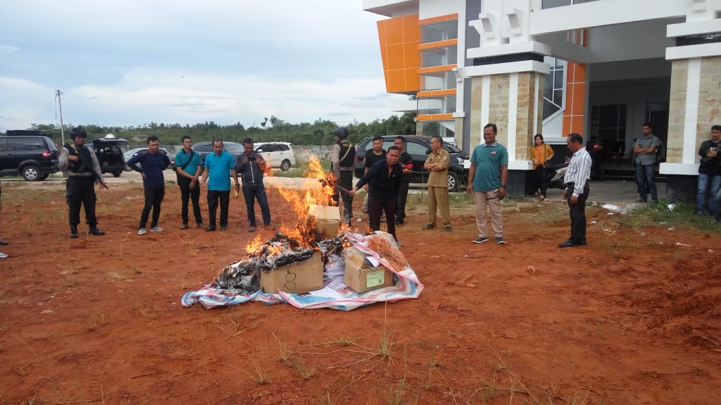 PEMUSNAHAN SURAT SUARA YANG DI SAKSIKAN OLEH BAWASLU KAB. MELAWI