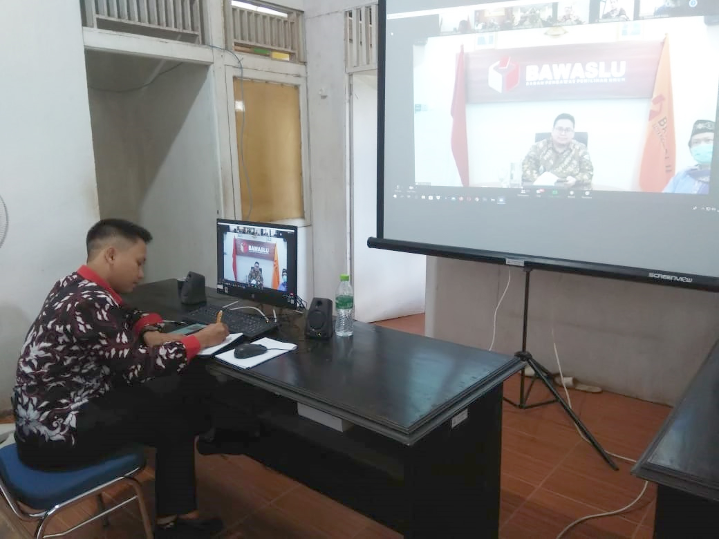 SILATURAHMI NASIONAL DALAM RANGKA MENAKAR EFEKTIFITAS PROSES PENYELESAIAN SENGKETA PEMILIHAN DI TENGAH WABAH COVID-19 MELALUI ZOOM MEETING ROOM.