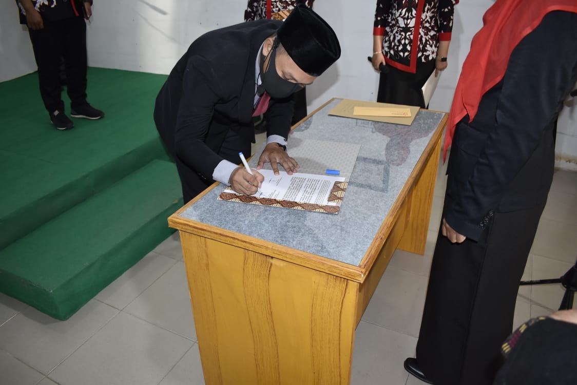 BADAN PENGAWAS PEMILIHAN UMUM KABUPATEN MELAWI MELANTIK PAW ANGGOTA PANITIA PENGAWAS PEMILIHAN UMUM KECAMATAN NANGA PINOH