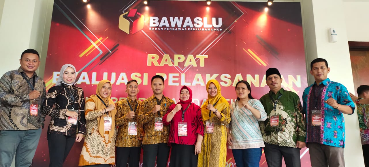 Bawaslu Kabupaten Melawi menghadiri Undangan Rapat Evaluasi Pelaksanaan Juknis Pembinaan dan Finalisasi Pedoman Pembentukan Panwaslu Kelurahan/Desa, yang diselenggarakan oleh Bawaslu RI