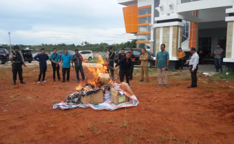 PEMUSNAHAN SURAT SUARA YANG DI SAKSIKAN OLEH BAWASLU KAB. MELAWI