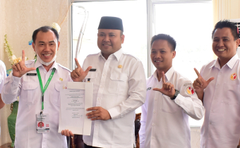 AUDIENSI DENGAN BUPATI KABUPATEN MELAWI H. DADI SUNARYA USFA YUSRA, MEMBAHAS KERJASAMA PROGRAM GERAKAN TERPADU DESA SADAR PEMILU (GARDU SADAR PEMILU)